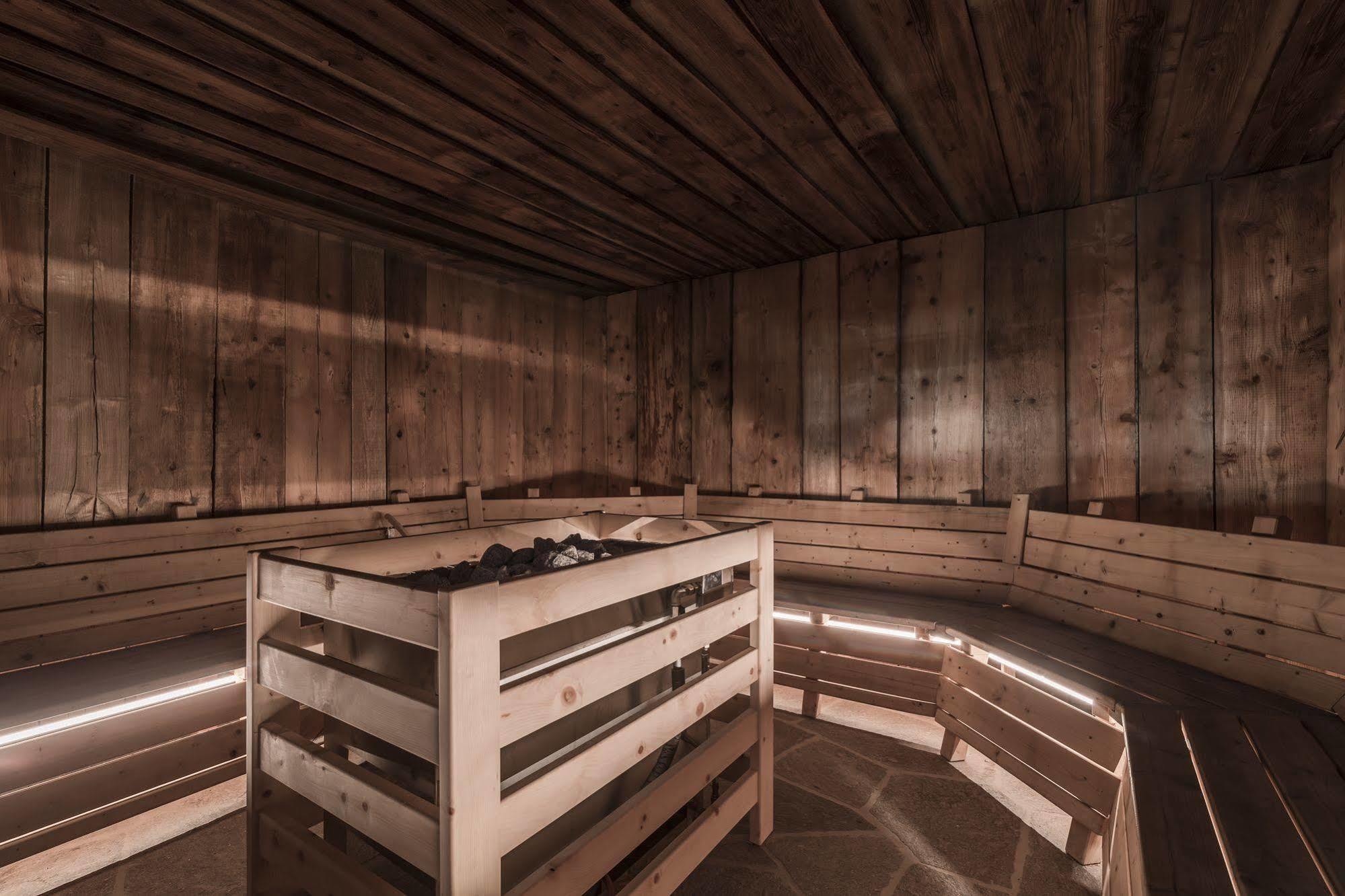 Hotel Bad Schoergau Sarentino ภายนอก รูปภาพ